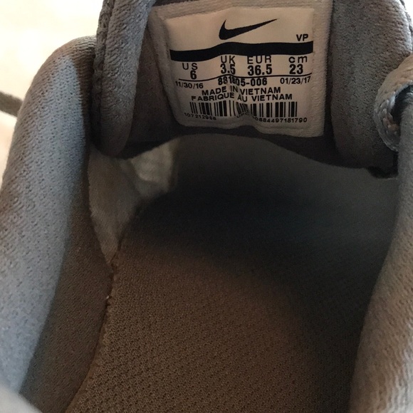 Nike women’s sneakers. - Picture 8 of 8